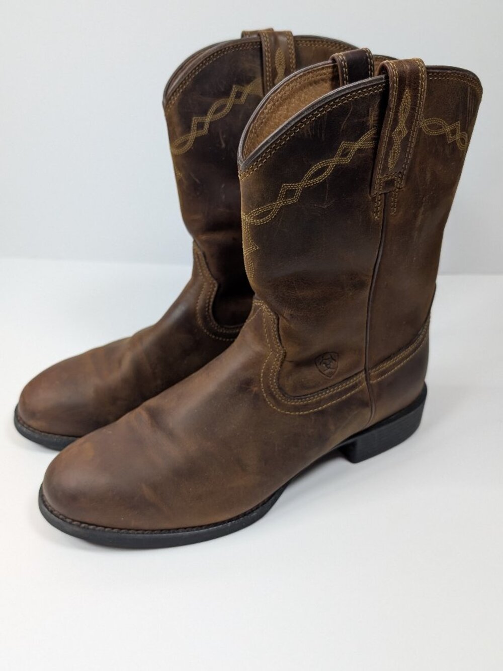 Like new Ariat Mens Heritage Roper Distressed Cowboy Boots Brown - Size 10.5D